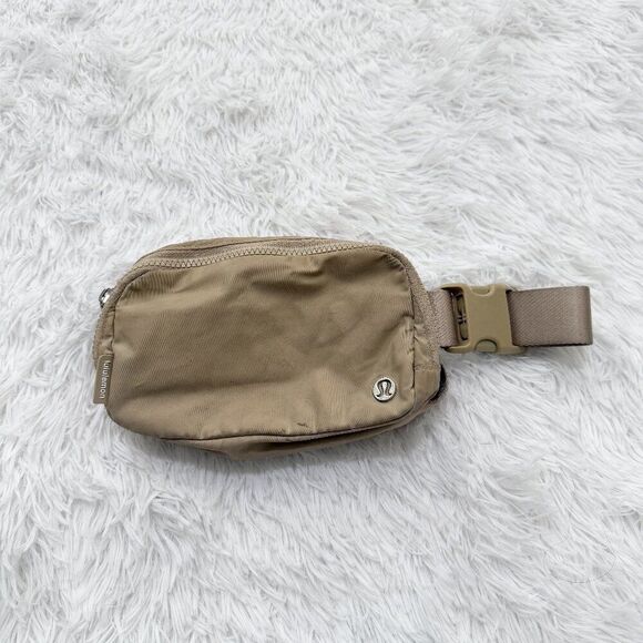 Unisex Lululemon Everywhere Belt Bag Mini in Light Beige One Size - Picture 2 of 7